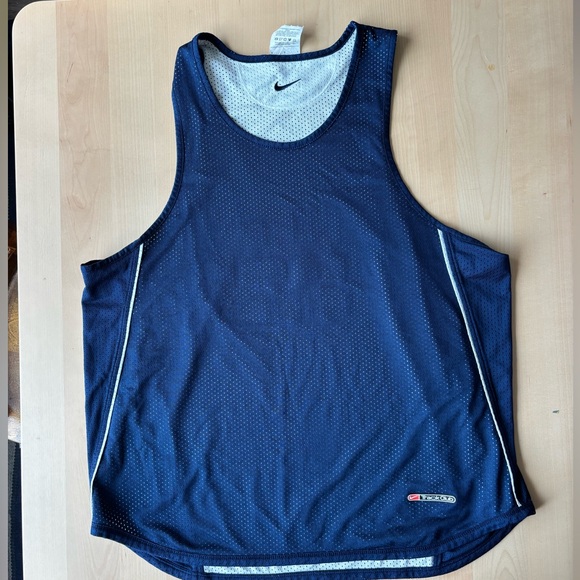 Nike Reversible Dri fit running singlet - Picture 5 of 9